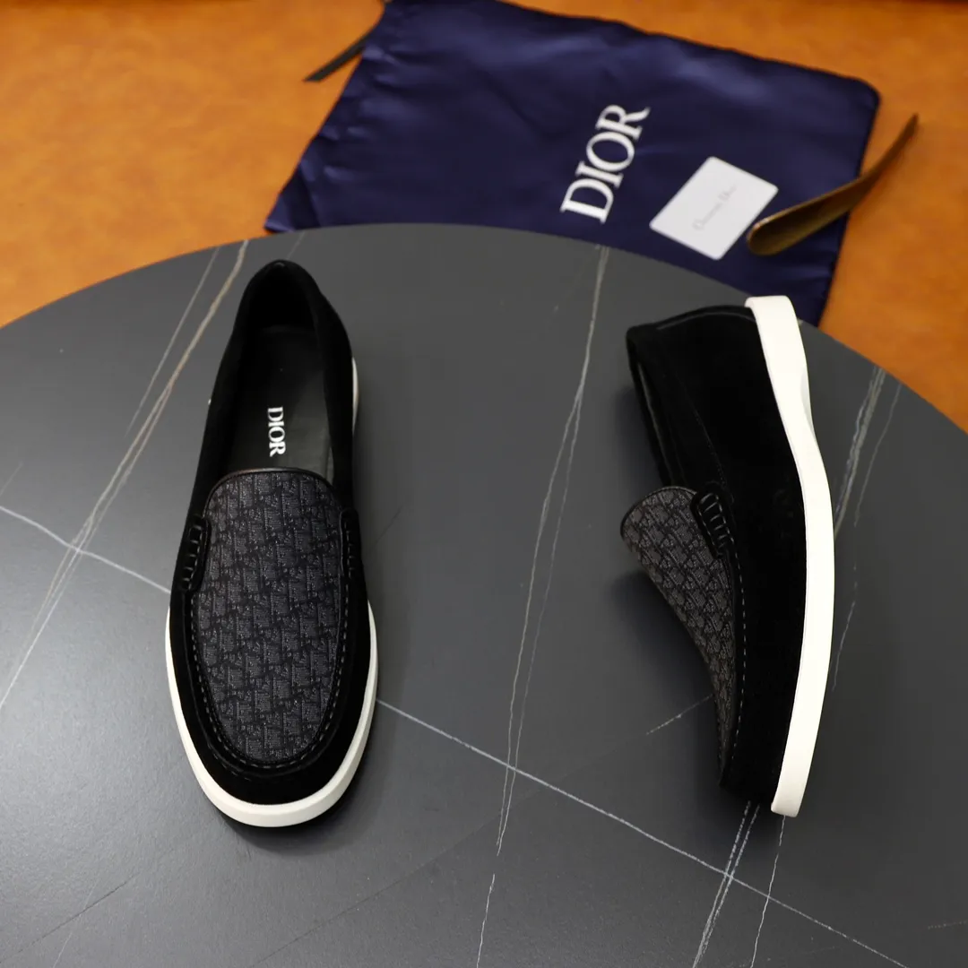 Ex-factory price: 540🙅‍♂️🙅‍♂️🙅‍♂️ Brand: Dior DIOR Standard code: Men's code 38/44 (45 can be customized) Grade: Same as the official website Material: Original cowhide stitching, cowhide lining, original TPU wear-resistant soft outsole Style categories: Leisure and sports version, footwear for driving, young fashion, European and American trends, British style Color: actual picture color